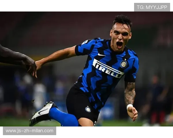 国际米兰训练课上劳塔罗连续成功背身接球,教练组称稳定度提升